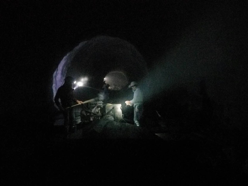 礦建三公司曹家灘項目部主、副斜井聯(lián)絡(luò)巷順利貫通