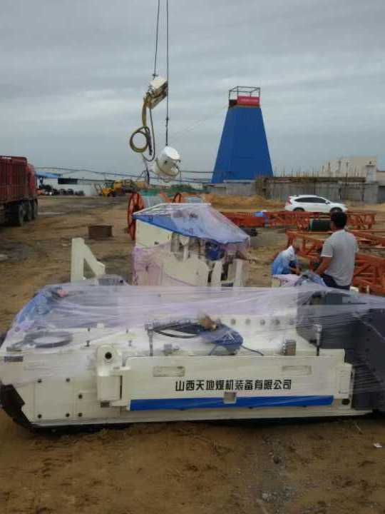 掘進公司小保當(dāng)項目部EML-340連采機正式運轉(zhuǎn)生產(chǎn)