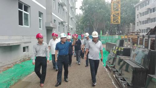 建設(shè)集團(tuán)副總經(jīng)理王明智一行蒞臨韓城分公司棚戶(hù)區(qū)改造項(xiàng)目施工現(xiàn)場(chǎng)檢查指導(dǎo)工作