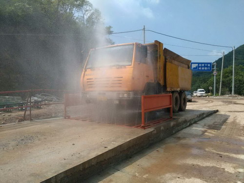 銅川分公司第二項(xiàng)目部全力打好揚(yáng)塵治理攻堅(jiān)戰(zhàn)