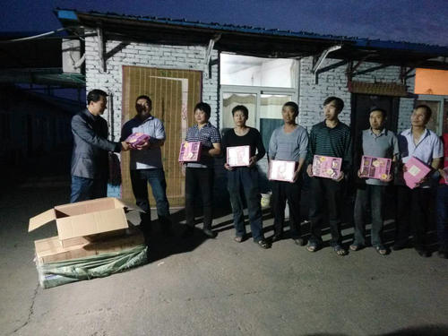 洗選煤運(yùn)營公司紅柳林運(yùn)營項目部中秋送月餅情暖職工心