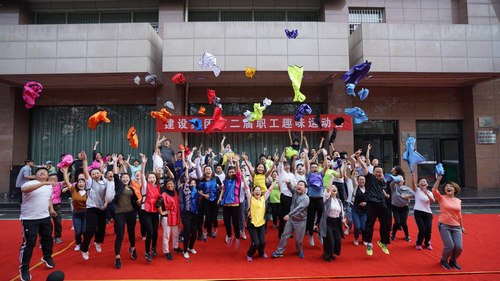 瞧，他們嗨瘋了！