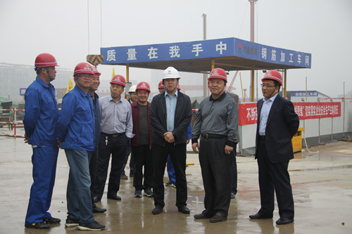陜煤集團(tuán)總經(jīng)理助理、建設(shè)集團(tuán)聯(lián)合黨委書記、董事長(zhǎng)寧興剛一行蒞臨天工公司陜煤研究院西安總部工地視察指導(dǎo)工作