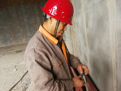 一個踏踏實實的“犁地?！?></div>
                                <div   id=