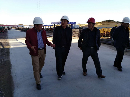 恒源集團公司黨委書記、監(jiān)事長王勝勇一行蒞臨天工公司小保當選煤廠末煤倉工地考察