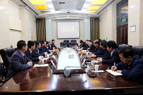 嶺南園林股份有限公司副總裁劉勇一行蒞臨建設(shè)集團交流工作