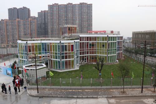 渭南市領(lǐng)導(dǎo)率團(tuán)觀(guān)摩澄合分公司渭南西交康橋雙語(yǔ)幼兒園項(xiàng)目