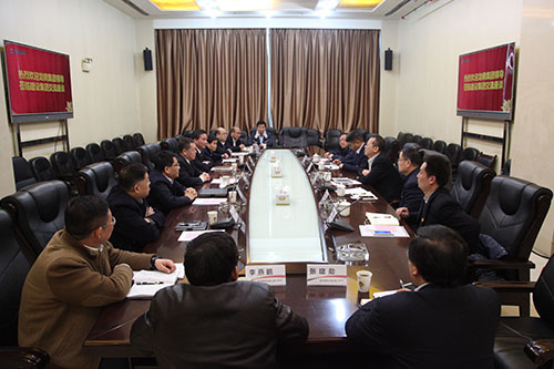 陜西龍門鋼鐵（集團(tuán)）有限責(zé)任公司一行蒞臨建設(shè)集團(tuán)交流座談并舉行簽約儀式