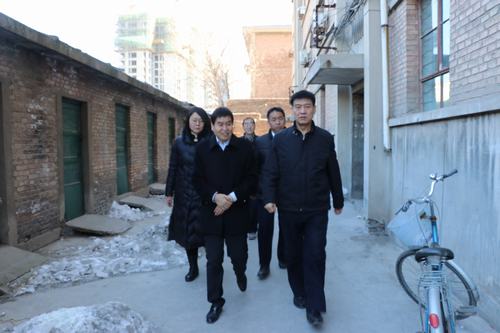 建設(shè)集團(tuán)聯(lián)合黨委副書記、紀(jì)委書記、工會(huì)主席侯本英一行慰問澄合分公司困難職工