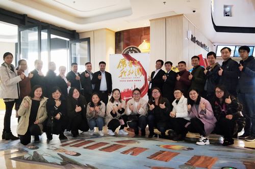 礦建二公司組團(tuán)觀看《厲害了，我的國(guó)》 為祖國(guó)打CALL