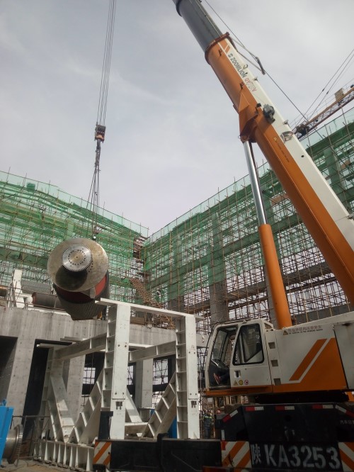 機(jī)電安裝公司承建的小保當(dāng)一號煤礦主斜井帶式輸送機(jī)配電、控制及機(jī)械設(shè)備安裝如火如荼