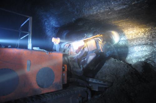 掘進(jìn)公司檸條塔北翼3-1膠運大巷正式動工