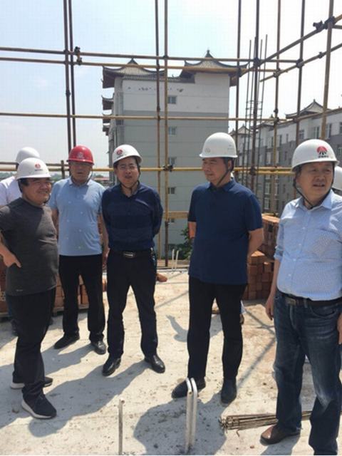 贠公法深入咸陽分公司、天工公司、路橋分公司、澄合分公司工地檢查指導(dǎo)安全工作