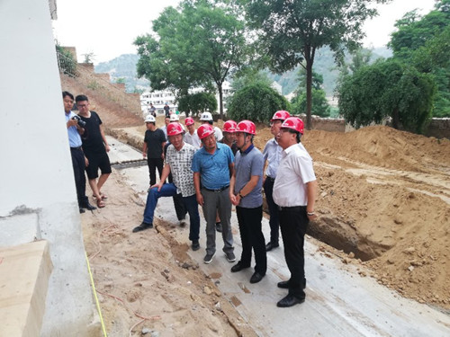 陜煤集團總經(jīng)理助理、榆林合力產(chǎn)業(yè)扶貧公司董事長范京道蒞臨陜煤建設(shè)天工公司清澗紅棗深加工項目視察指導(dǎo)工作