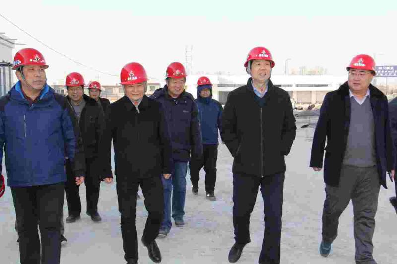 陜煤建設(shè)副總工程師宋培章來川耀項目 服務(wù)區(qū)檢查指導工作  