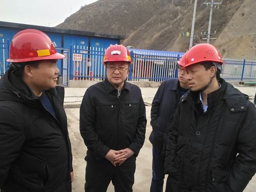 延安市副市長王軍營新年伊始蒞臨車村項目部調(diào)研