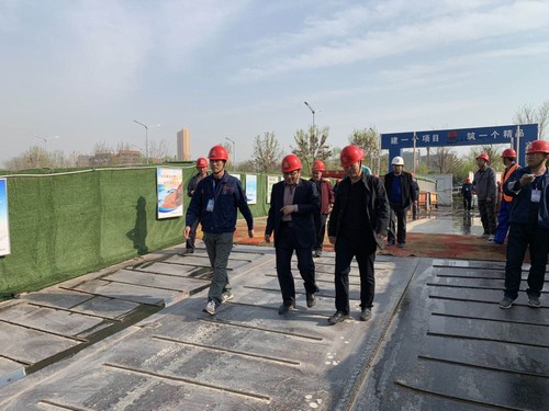 王明智一行深入航天城片區(qū)項(xiàng)目工地檢查指導(dǎo)工作