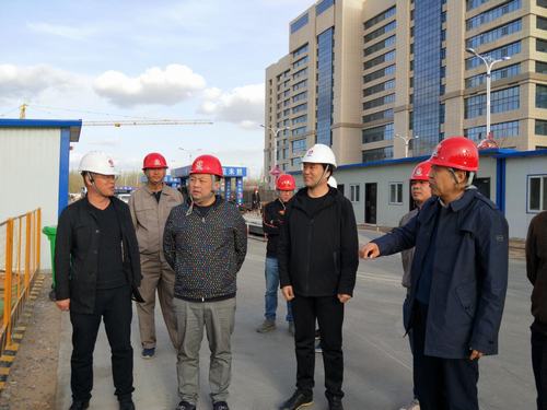 中廣實(shí)業(yè)有限公司董事長張宏權(quán)一行蒞臨陜煤建設(shè)銅煤公司金地華府項(xiàng)目檢查指導(dǎo)工作