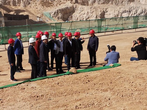 銅川市委書記楊長亞一行蒞臨陜煤建設(shè)銅煤公司承建的年產(chǎn)20萬噸固體廢物收集、貯運(yùn)及預(yù)處理項(xiàng)目檢查指導(dǎo)工作