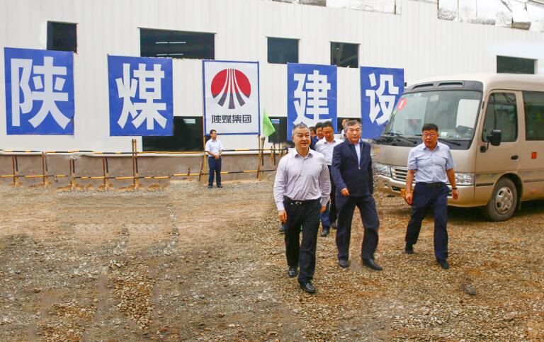 陜西省國資委黨委書記鄒展業(yè)、黨委副書記郁偉、陜煤集團(tuán)黨委書記、董事長楊照乾一行慰問陜煤建設(shè)天工公司項(xiàng)目部