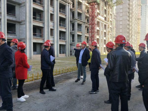 靖邊縣人大常委會副主任米靖平一行蒞臨陜煤建設(shè)銅煤公司金地華府項(xiàng)目檢查指導(dǎo)工作