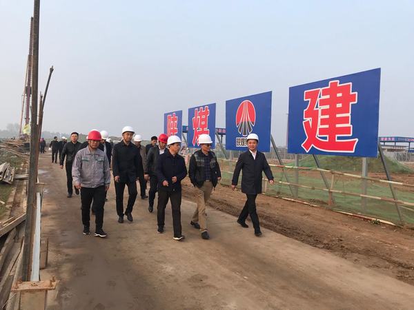 渭南市常務(wù)副市長楊武民、開沃新能源汽車集團(tuán)副董事長丁星勝一行現(xiàn)場推進(jìn)渭南南京金龍項(xiàng)目建設(shè)