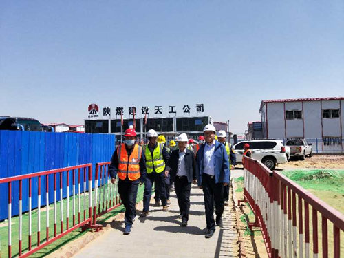 榆林化學(xué)公司董事長宋世杰蒞臨天工公司1、2#宿舍檢查指導(dǎo)工作