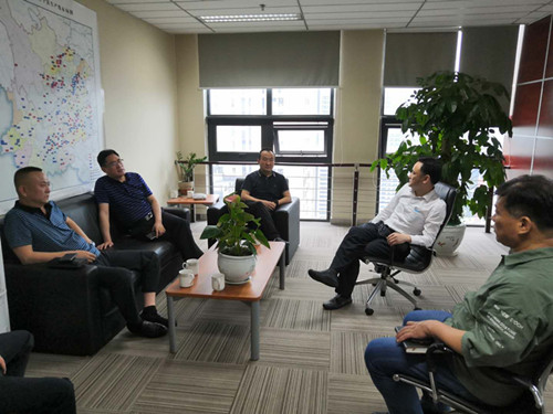 司正林一行到四川西南水泥進行業(yè)務(wù)回訪