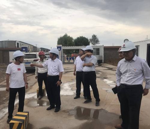 陜西靖神鐵路公司執(zhí)行董事陳俊濤一行蒞臨孟家灣機輛中心項目檢查指導工作