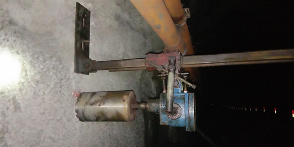 陜煤建設(shè)澄合分公司安裝三隊(duì)井下打孔作業(yè)有了“新利器”