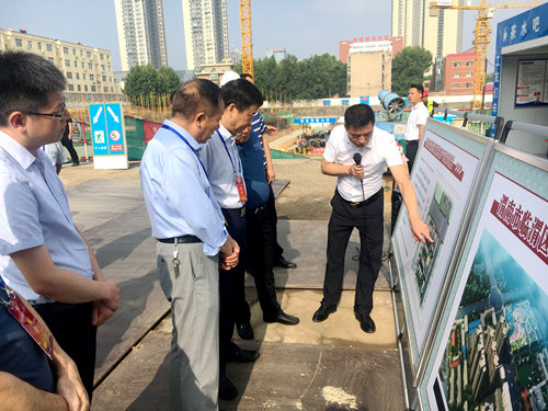 渭南市臨渭區(qū)人大主任王進(jìn)文一行深入大秦置業(yè)公司梅園新村項目檢查指導(dǎo)工作