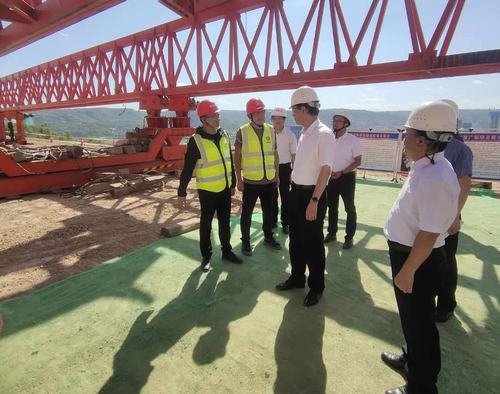咸陽市紀檢委書記蒞臨銀西高鐵彬州東站前廣場項目檢查指導(dǎo)工作