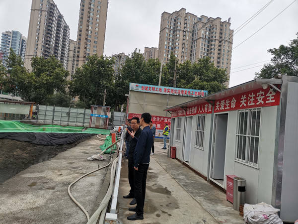 贠公法蒞臨智慧泊車公司施工現(xiàn)場檢查指導工作