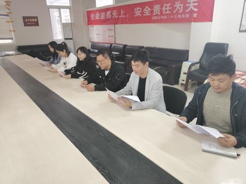 陜煤建設(shè)銅煤公司第二十三項(xiàng)目部黨支部開(kāi)展“學(xué)習(xí)英雄精神，照亮中華復(fù)興之路”主題黨日活動(dòng)