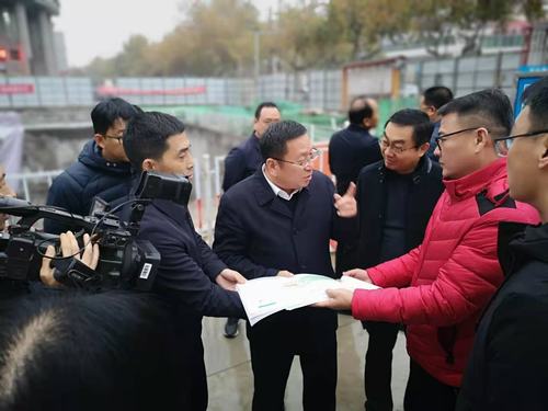 咸陽市副市長王靖深入住建局南廣場(chǎng)地下停車場(chǎng)調(diào)研、視察工作