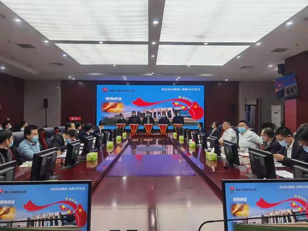 陜煤建設(shè)礦建二公司小保當(dāng)?shù)谌?xiàng)目部榮獲榆北小保當(dāng)“先進(jìn)項(xiàng)目部”一等獎(jiǎng)