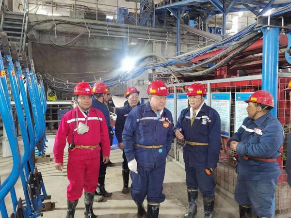 延能集團(tuán)黨委副書記、總經(jīng)理李斌一行赴陜煤建設(shè)礦建二公司車村項(xiàng)目部調(diào)研