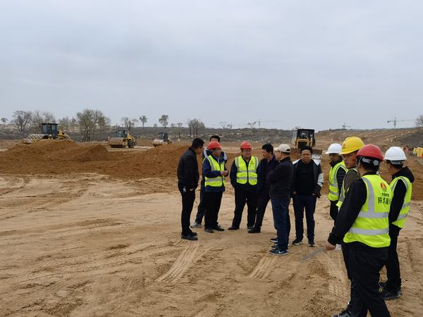 榆林市科創(chuàng)新城管委會(huì)總工程師劉兵一行到科創(chuàng)新城項(xiàng)目檢查指導(dǎo)工作
