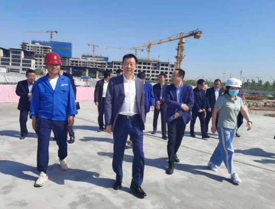空港新城管委會(huì)主任賀鍵一行蒞臨城市中心公園現(xiàn)場(chǎng)調(diào)研指導(dǎo)工作