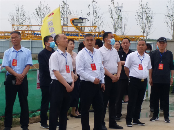 河南長葛市政協(xié)黨組書記、主席寇永志一行調(diào)研河南龐源塔式起重機(jī)制造項(xiàng)目建設(shè)情況