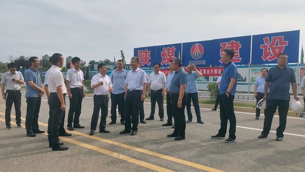 渭南市代市長(zhǎng)陳曉勇一行深入南京金龍純電動(dòng)商用車建設(shè)項(xiàng)目視察工作