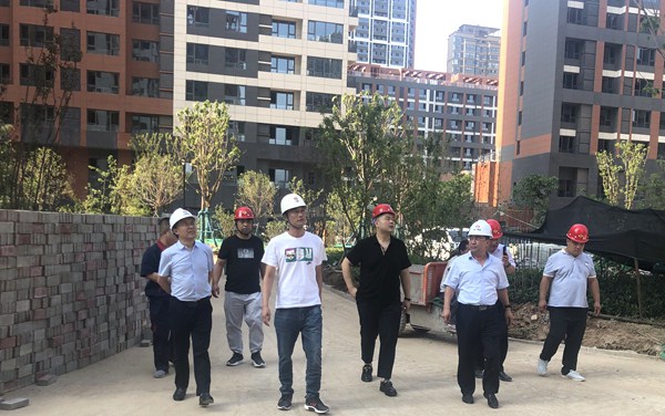 陜西煤業(yè)化工實(shí)業(yè)集團(tuán)有限公司黨委副書記、總經(jīng)理劉文一行到藍(lán)山水岸項(xiàng)目進(jìn)行調(diào)研