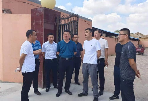 榆林市榆陽區(qū)副區(qū)長王新剛蒞臨陜煤建設(shè)路橋分公司靖神鐵路項(xiàng)目現(xiàn)場調(diào)研征地拆遷工作