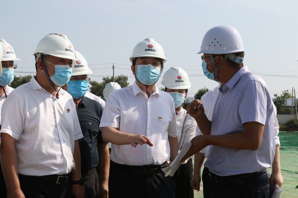 韓城市市長亢振峰一行深入陜煤建設(shè)承建的黃河國際汽車博覽園項(xiàng)目檢查指導(dǎo)工作