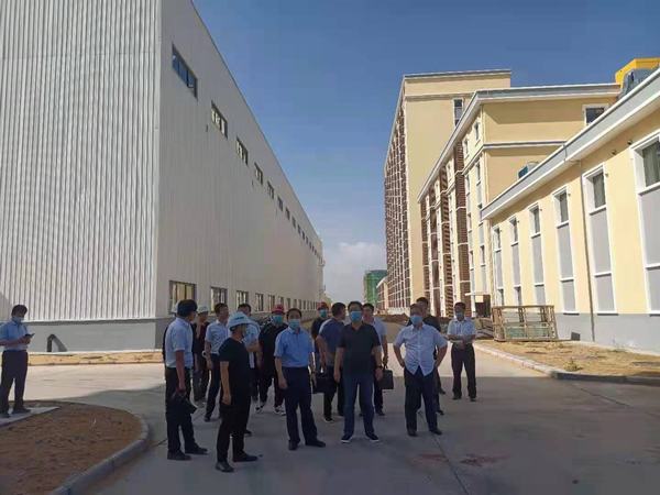 陜煤集團(tuán)鐵流集團(tuán)紀(jì)委書記韓華東一行深入陜煤建設(shè)銅煤公司承建的靖神鐵路孟家灣機輛中心項目檢查指導(dǎo)工作