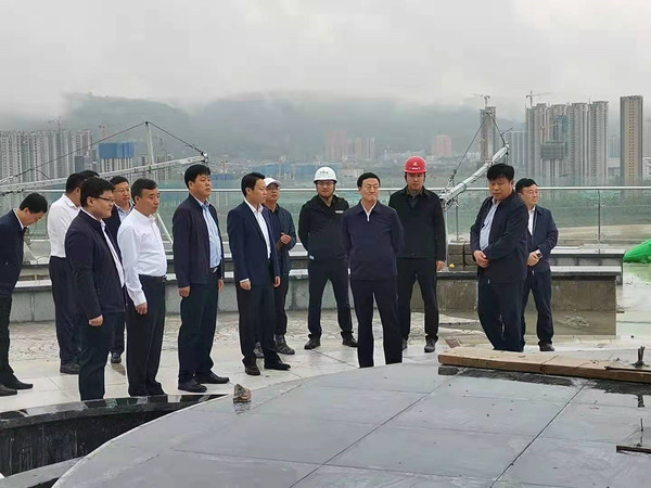 彬州市委書記王宏志、市長陳加寶一行蒞臨銀西高鐵彬州站前廣場項目檢查指導(dǎo)工作