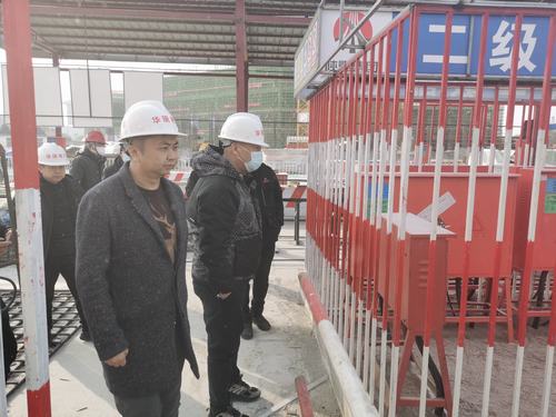 張掖市經(jīng)開區(qū)住建局、質(zhì)檢站領(lǐng)導(dǎo)蒞臨張掖潤泉瑞苑項(xiàng)目部檢查指導(dǎo)工作