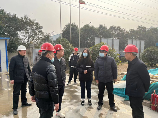 涇陽縣縣委辦公室主任陳龍一行蒞臨陜煤建設(shè)咸陽分公司第五項目部復(fù)工準備工作