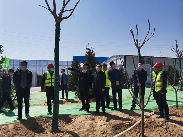 榆林市科創(chuàng)新城黨工委委員、管委會副主任劉政秀一行蒞臨科創(chuàng)新城同慧運(yùn)動公園項目檢查指導(dǎo)工作