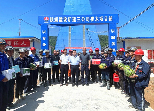 王寧深入施工一線開展慰問(wèn)“送清涼”